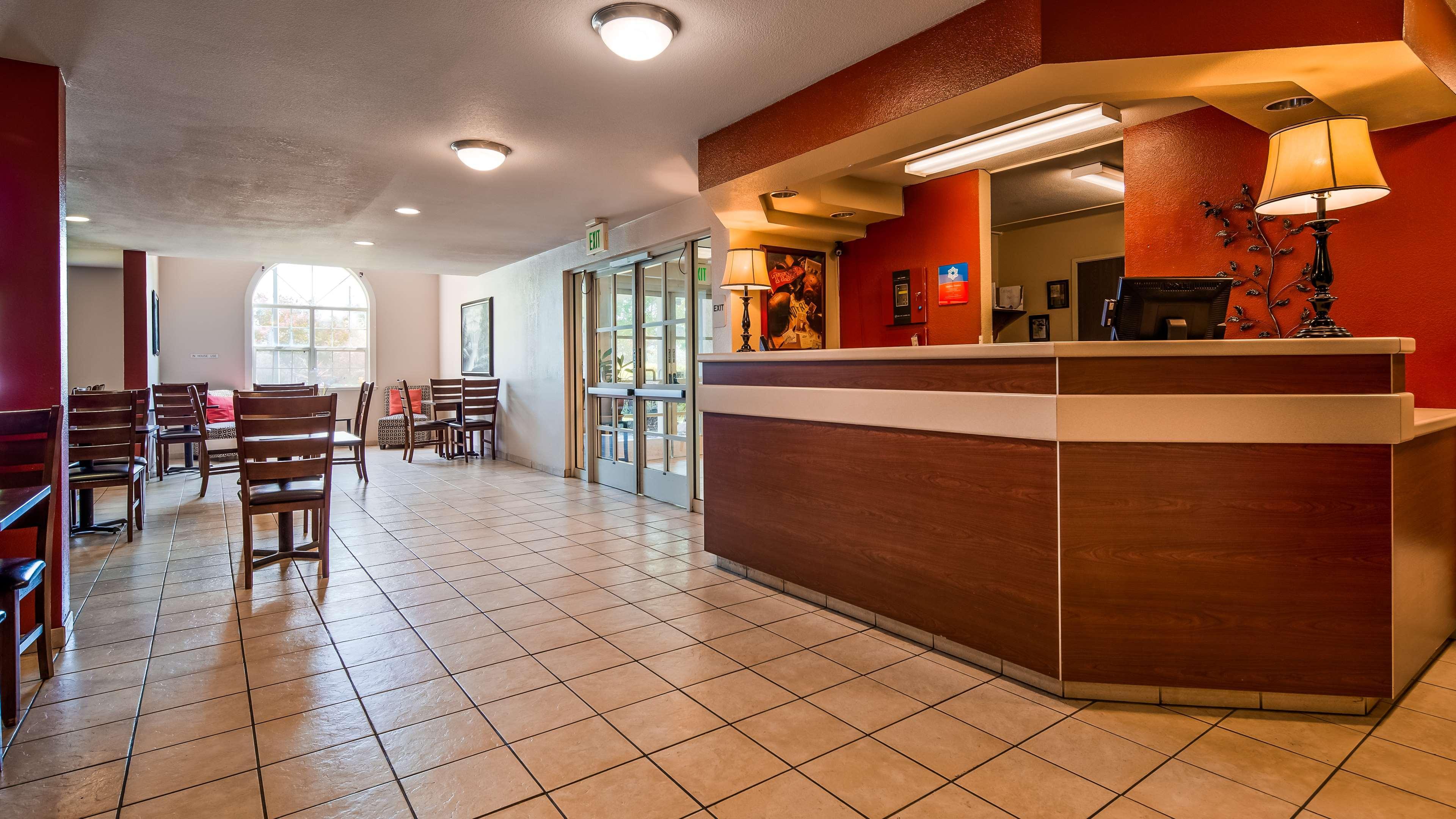 Best Western Plus Palm Court Hotel Davis Exterior foto