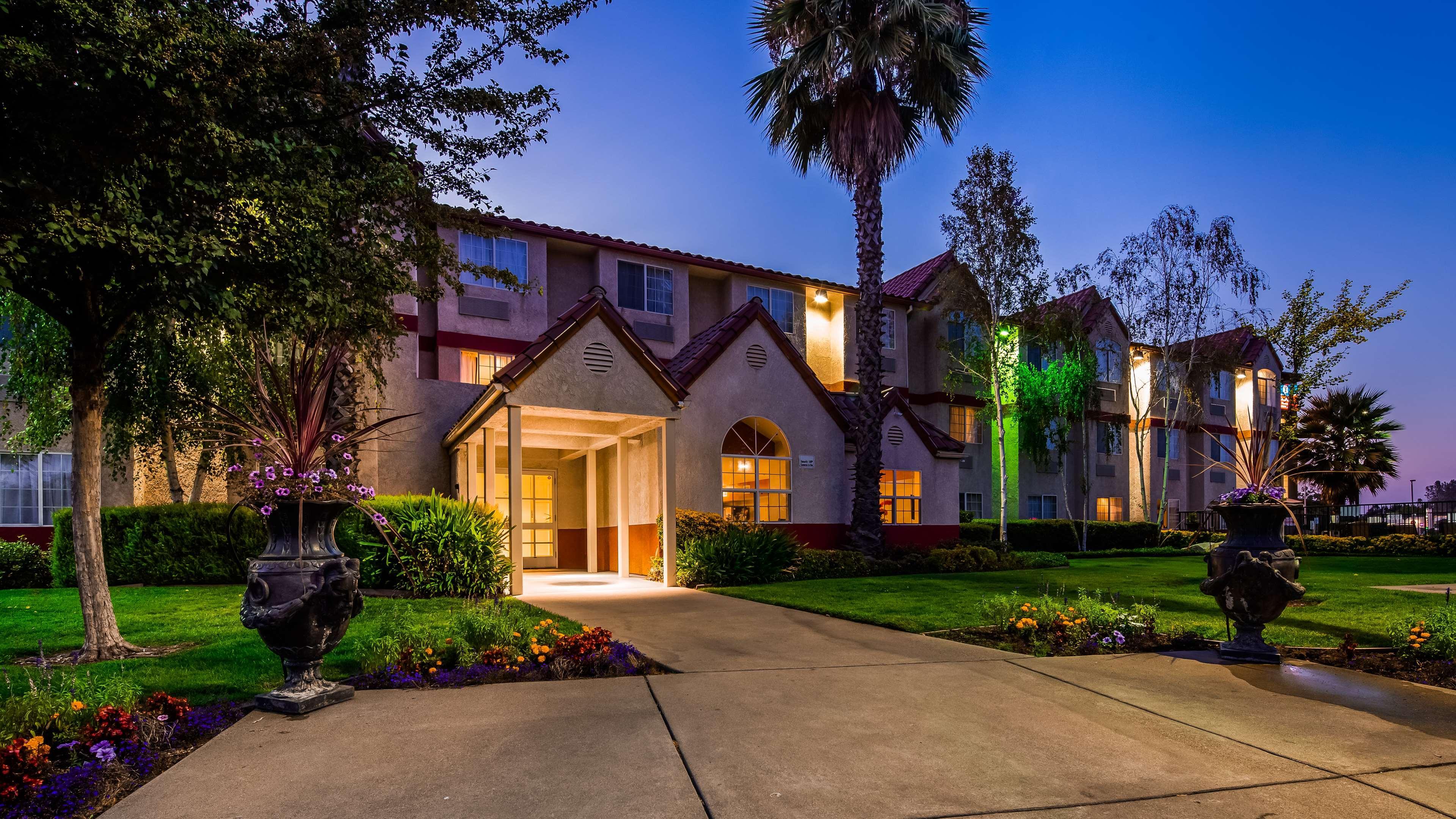 Best Western Plus Palm Court Hotel Davis Exterior foto