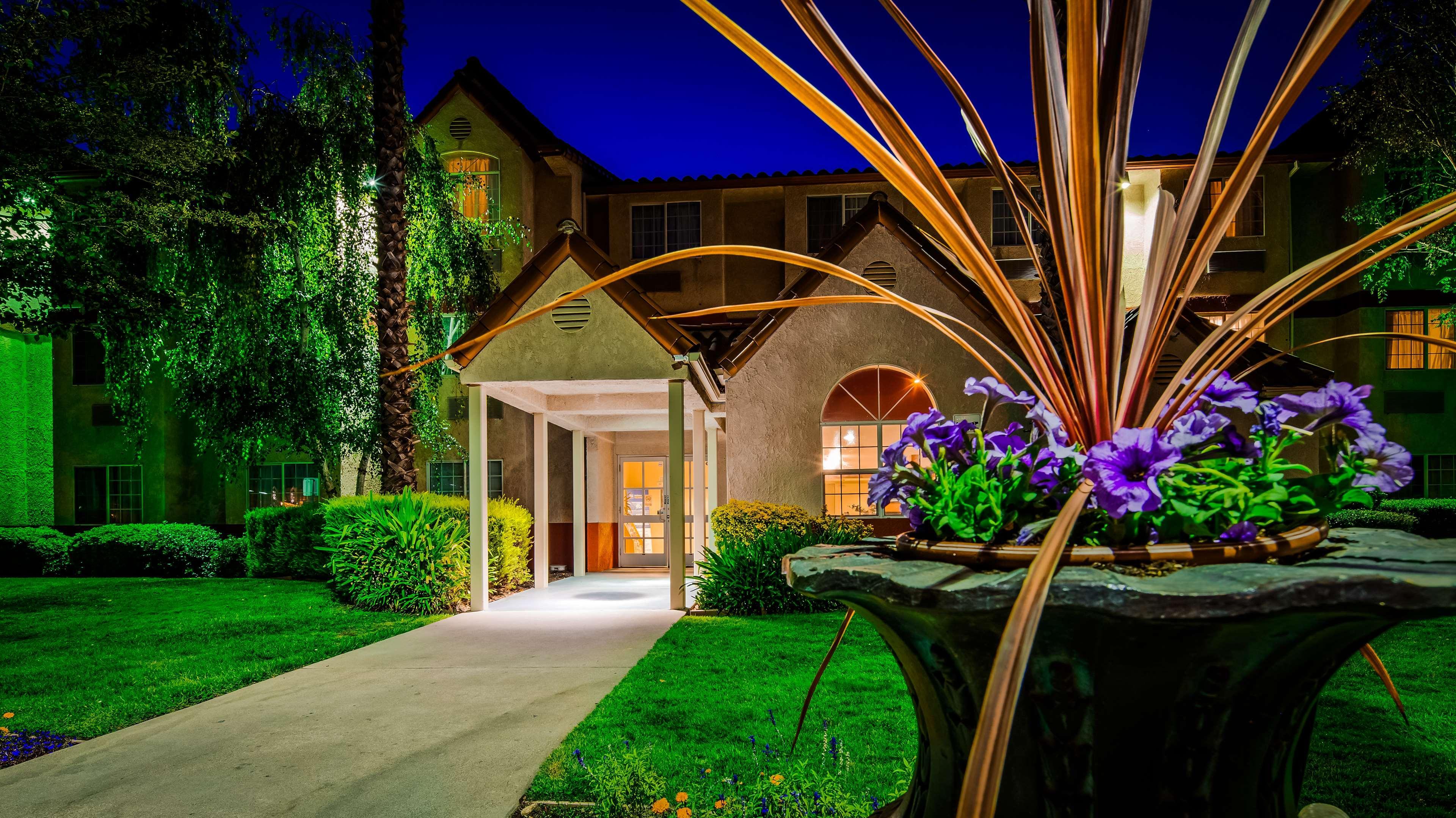 Best Western Plus Palm Court Hotel Davis Exterior foto
