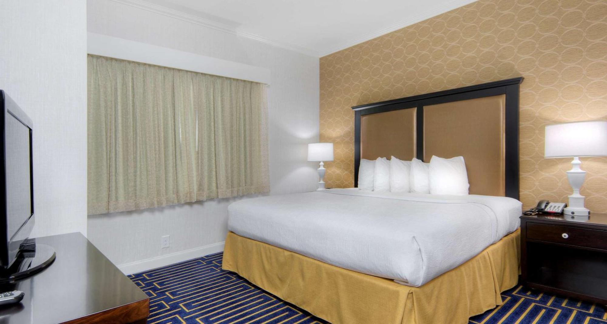 Best Western Plus Palm Court Hotel Davis Exterior foto