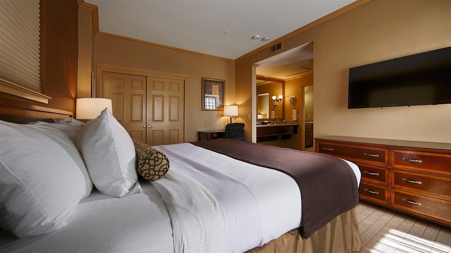 Best Western Plus Palm Court Hotel Davis Exterior foto