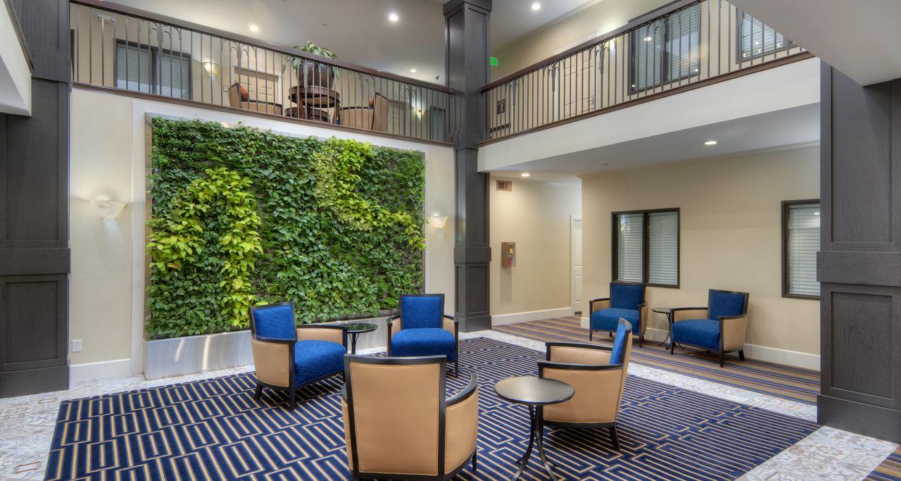 Best Western Plus Palm Court Hotel Davis Exterior foto