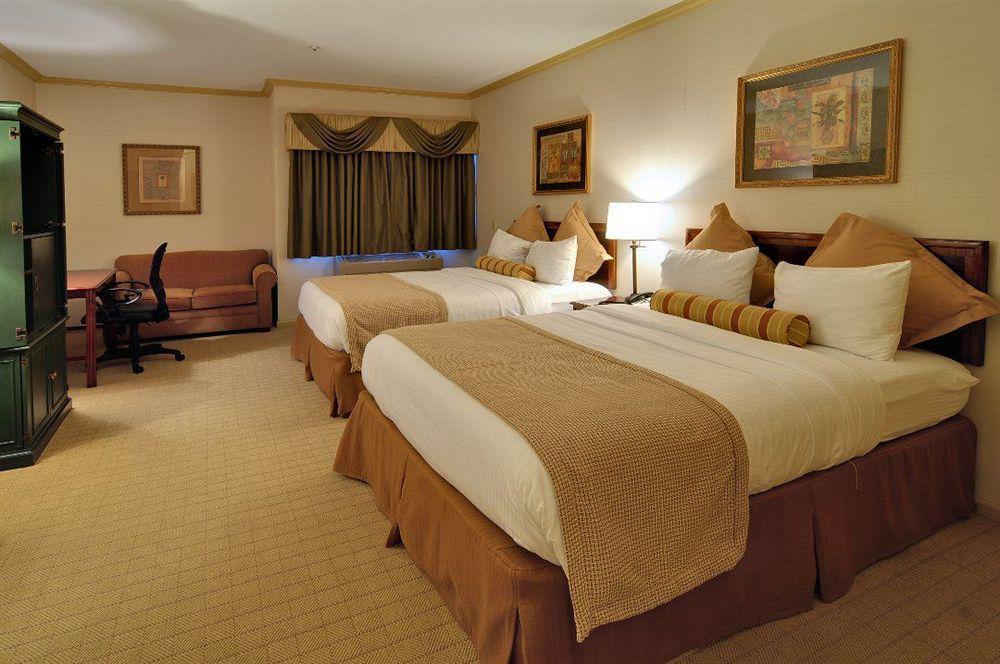 Best Western Plus Palm Court Hotel Davis Quarto foto