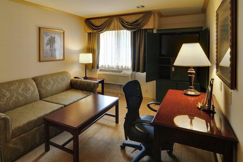 Best Western Plus Palm Court Hotel Davis Quarto foto